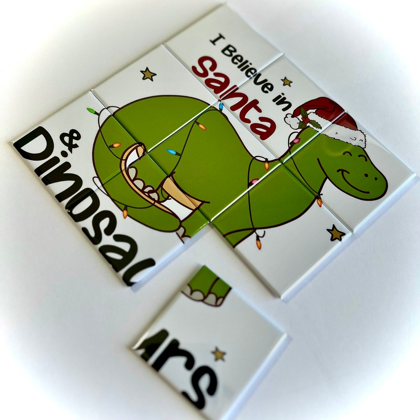 SANTA AND DINOS MAGNETIC PUZZLE